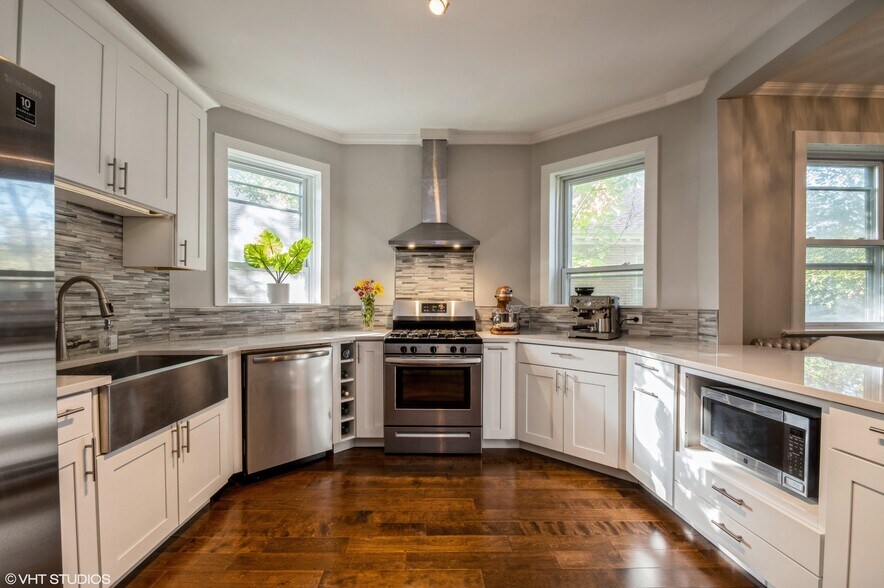 More Photos Of 647 Asbury Ave, Evanston Apartments For Sale