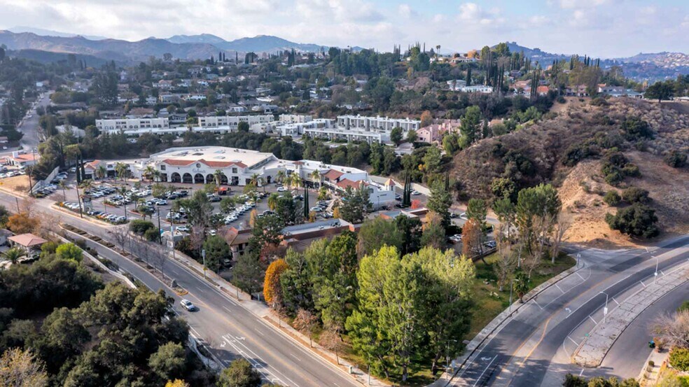 More Photos Of 22231 Mulholland Hwy, Calabasas Office For Lease