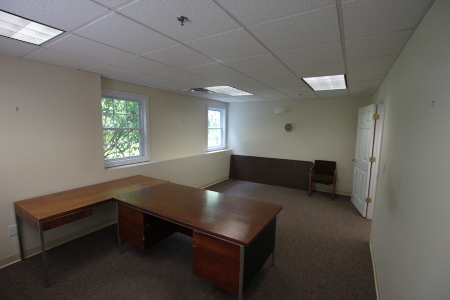 More Photos Of 206 Southbridge St, Auburn Office For Lease