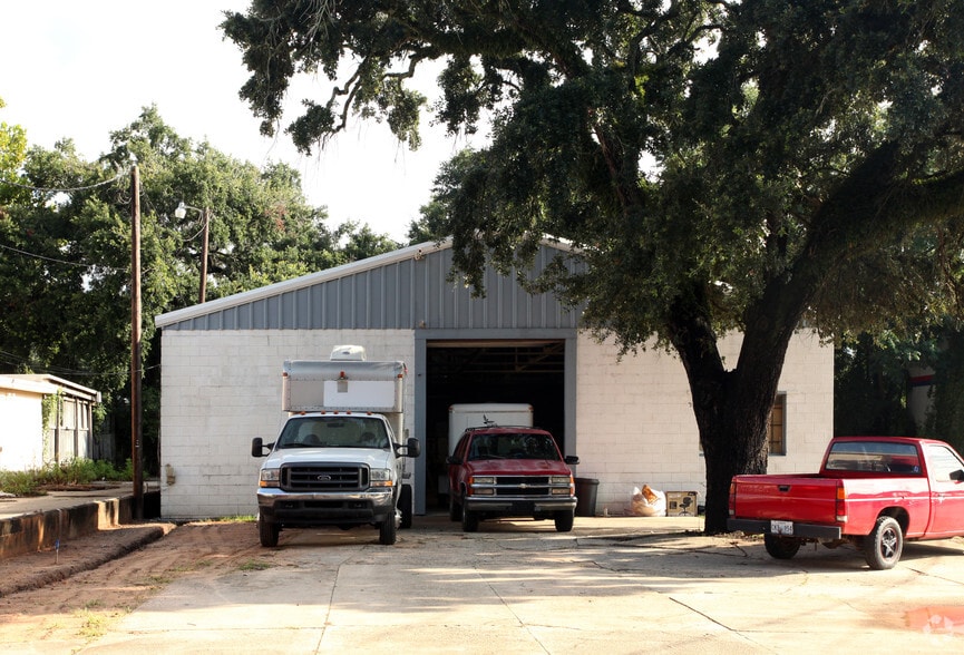 More Photos Of 2144 Delano St, Pensacola Warehouse For Sale