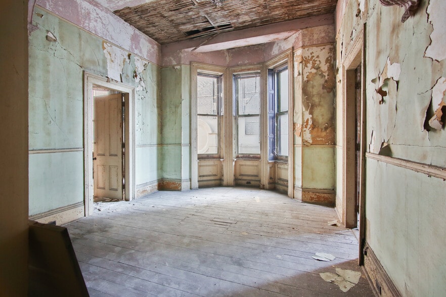 More Photos Of 121 Royal St, New Orleans Hotel For Sale