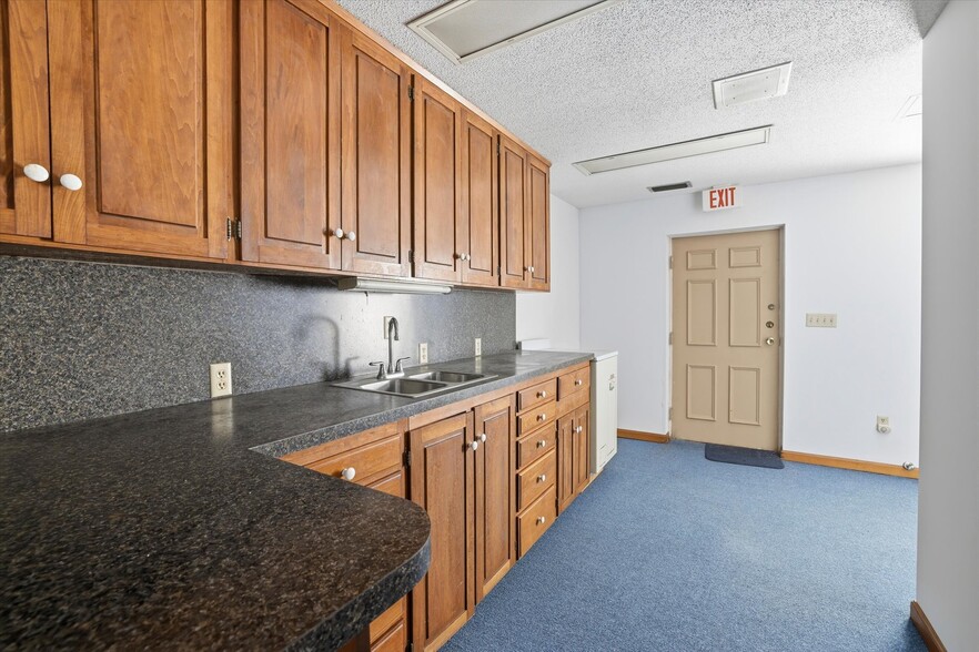 More Photos Of 235-237 John Knox Rd, Tallahassee Medical For Sale