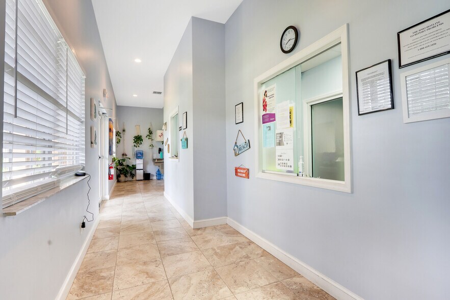 More Photos Of 1405 SE Goldtree Dr, Port Saint Lucie Medical For Lease