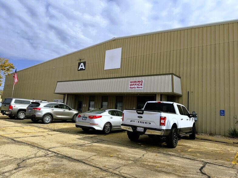 More Photos Of 2314 Wilkins Dr, Chillicothe Warehouse For Lease