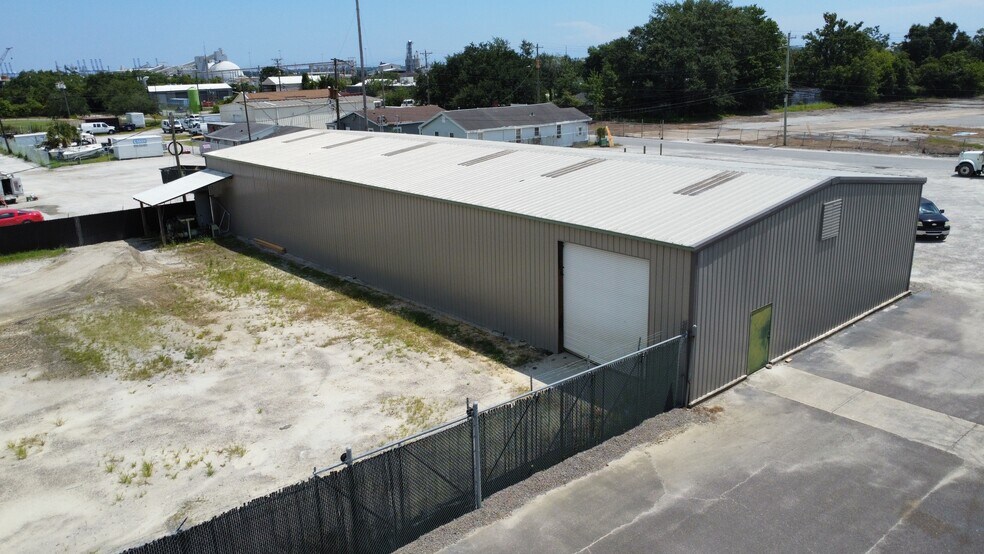 More Photos Of 2030 Herbert St, Charleston Industrial For Lease