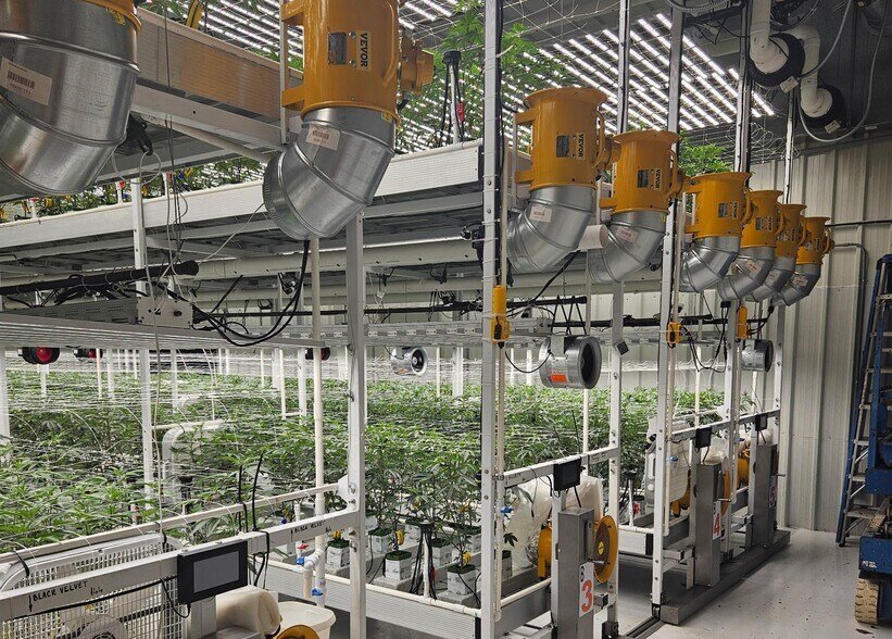 More Photos Of 609 Indian Rd, Seiling Auto Repair For Sale