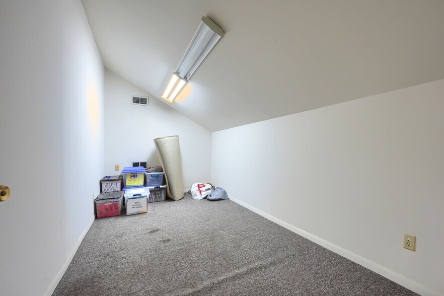 More Photos Of 6812 Avenue K, Plano Flex For Lease