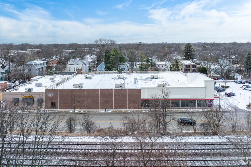 More Photos Of 2722 Green Bay Rd, Evanston Freestanding For Sale