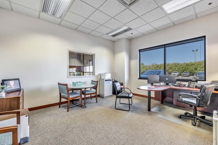 More Photos Of 1988 E Mason St, Green Bay Auto Dealership For Sale