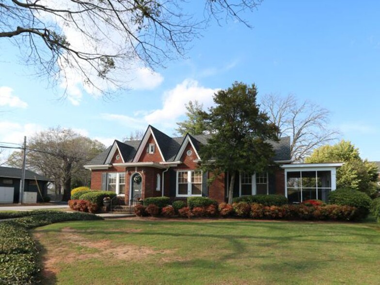 Primary Photo Of 106 W Church St, Greer Office For Lease