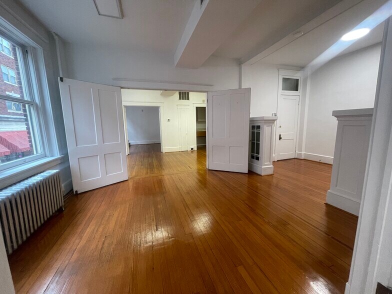 More Photos Of 3 N Court St, Frederick Office Residential For Lease