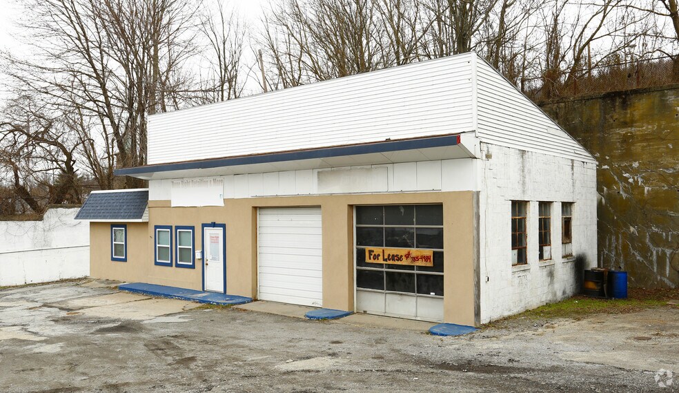 Primary Photo Of 1 Broadway St, Brownsville Auto Repair For Sale