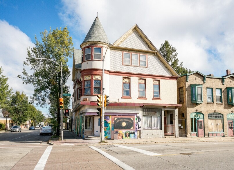 More Photos Of 2670-2678 N Holton St, Milwaukee Storefront Retail Residential For Sale