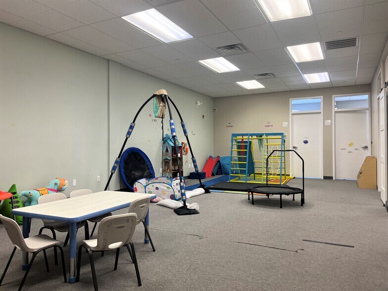 More Photos Of 100 Corporate Dr, Trumbull Office For Lease