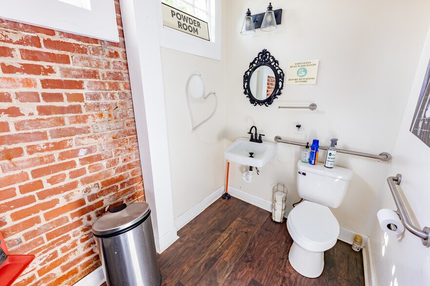 More Photos Of 106-108 N Church St, Thomaston Storefront For Sale