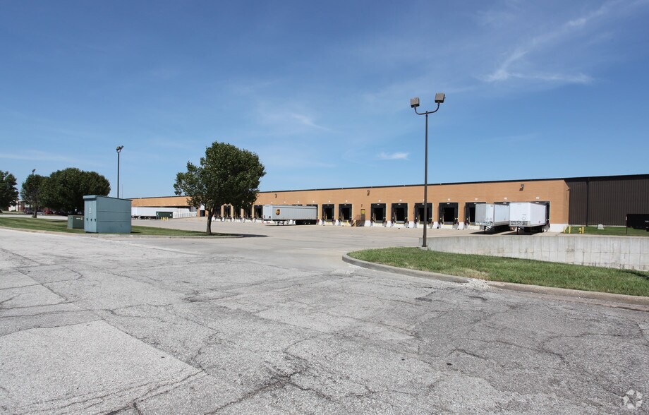 More Photos Of 500 Sumner Way, New Century Distribution For Lease