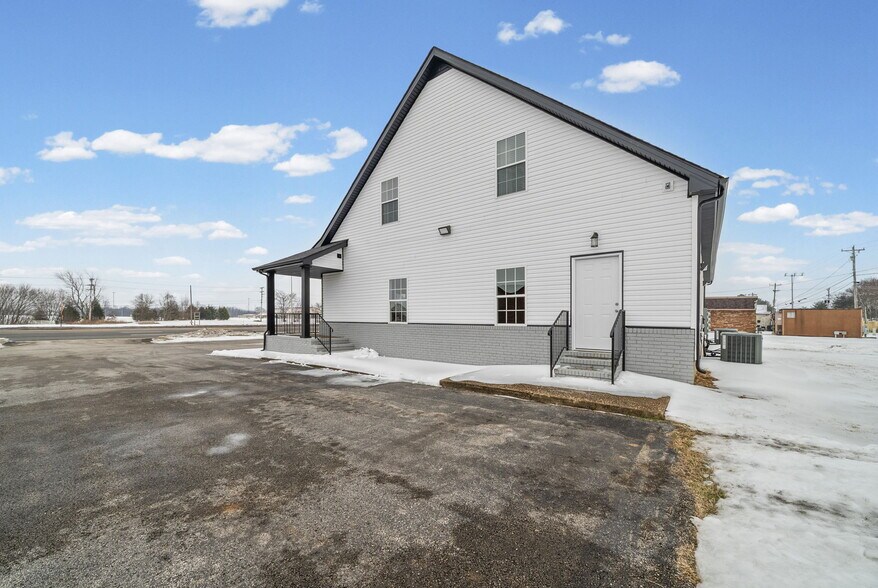 More Photos Of 15005 Fort Campbell Blvd, Oak Grove Office For Lease