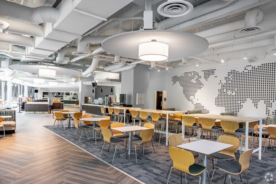 More Photos Of 3 Ravinia Dr, Atlanta Office For Lease