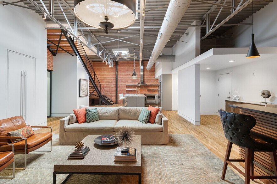 More Photos Of 127 Pittsburg St, Dallas Loft Creative Space For Lease