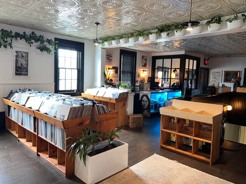 More Photos Of 28 Market St, Warren Theater Concert Hall For Sale