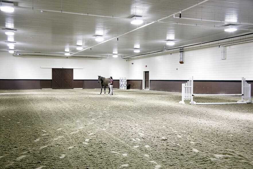 More Photos Of 16 Burke Rd, Peterborough Specialty For Sale