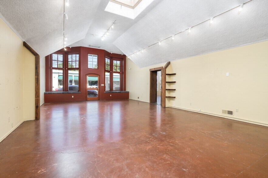 More Photos Of 132-134 Matheson St, Healdsburg Storefront For Sale