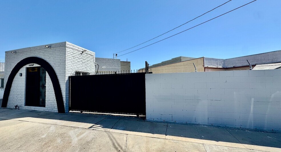 Primary Photo Of 14747 Lull St, Van Nuys Warehouse For Lease