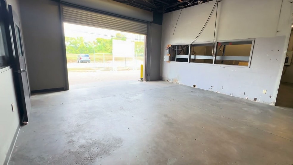More Photos Of 7803 Hansen Rd, Houston Warehouse For Lease