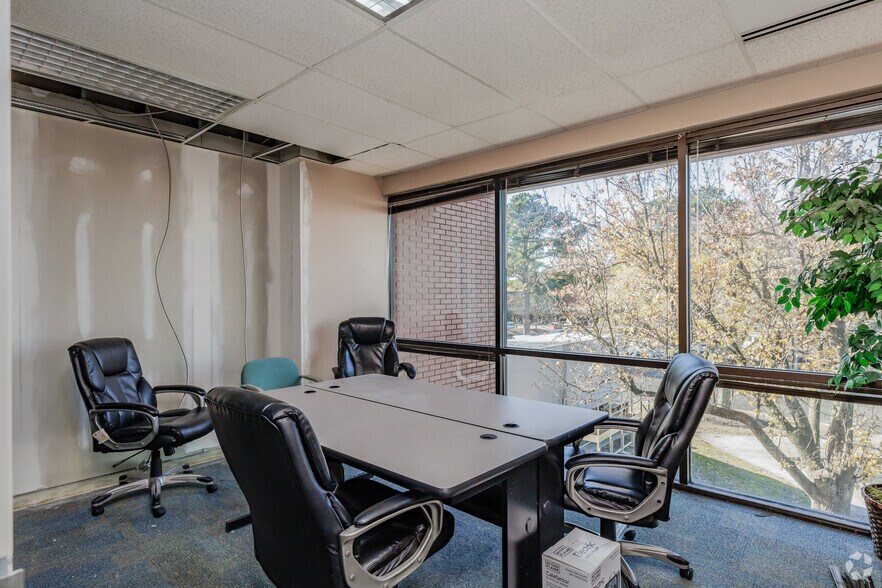More Photos Of 840 Greenbrier Cir, Chesapeake Office For Lease