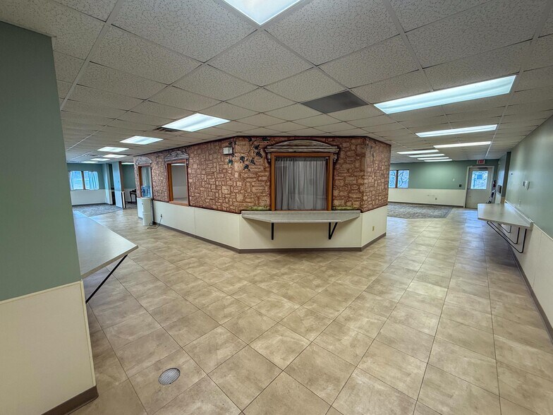More Photos Of 3139 41st St NW, Rochester Office For Sale
