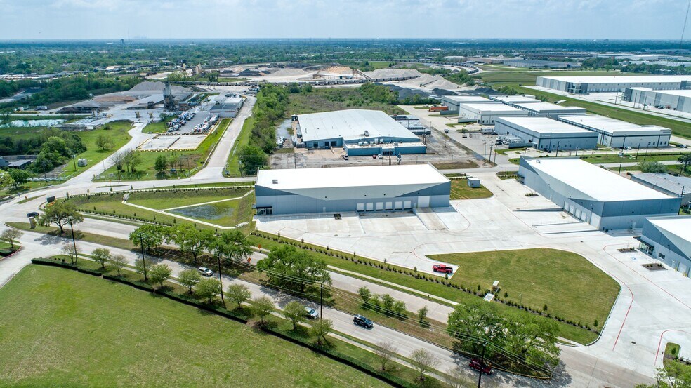 More Photos Of 13830 S Gessner Rd, Missouri City Warehouse For Lease