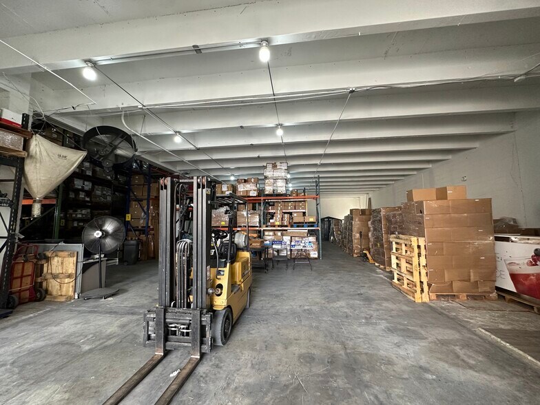 More Photos Of 10200 NW 25th St, Doral Light Distribution For Sale