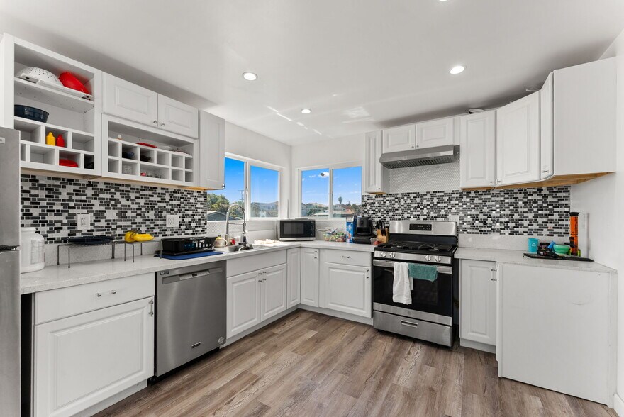 More Photos Of 829 11th St, Imperial Beach Apartments For Sale