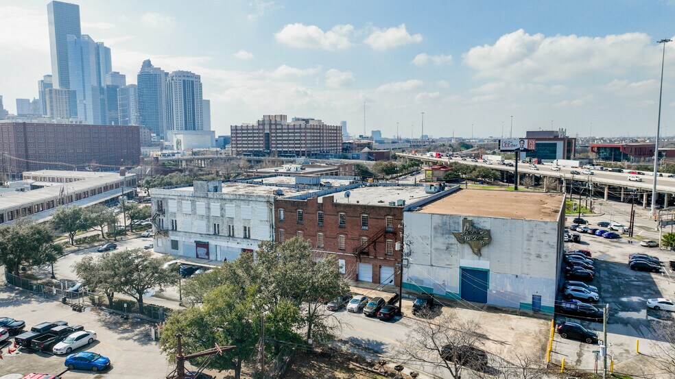 More Photos Of 707-717 Walnut St, Houston Warehouse For Lease