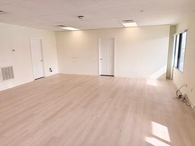 More Photos Of 1496 Boston Post Rd, Milford Storefront Retail Office For Lease