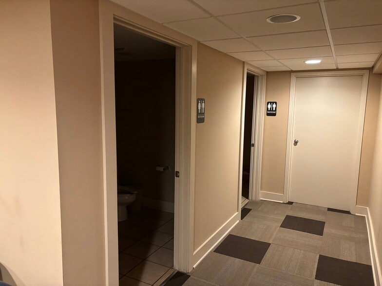 More Photos Of 147 Chenoweth Ln, Louisville Medical For Lease