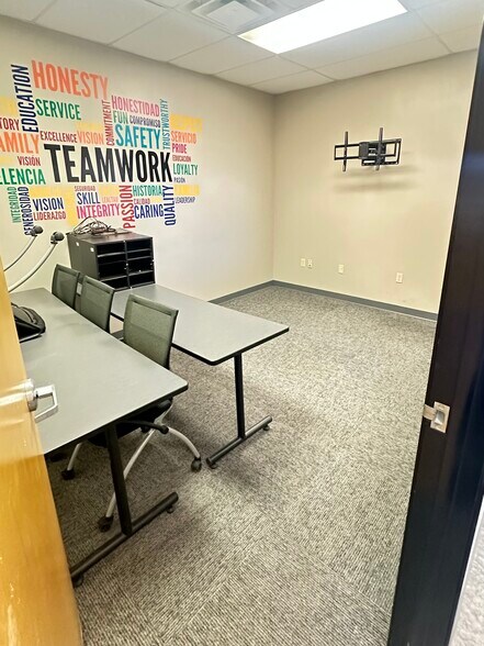 More Photos Of 12455 N 92nd Dr, Peoria Warehouse For Lease