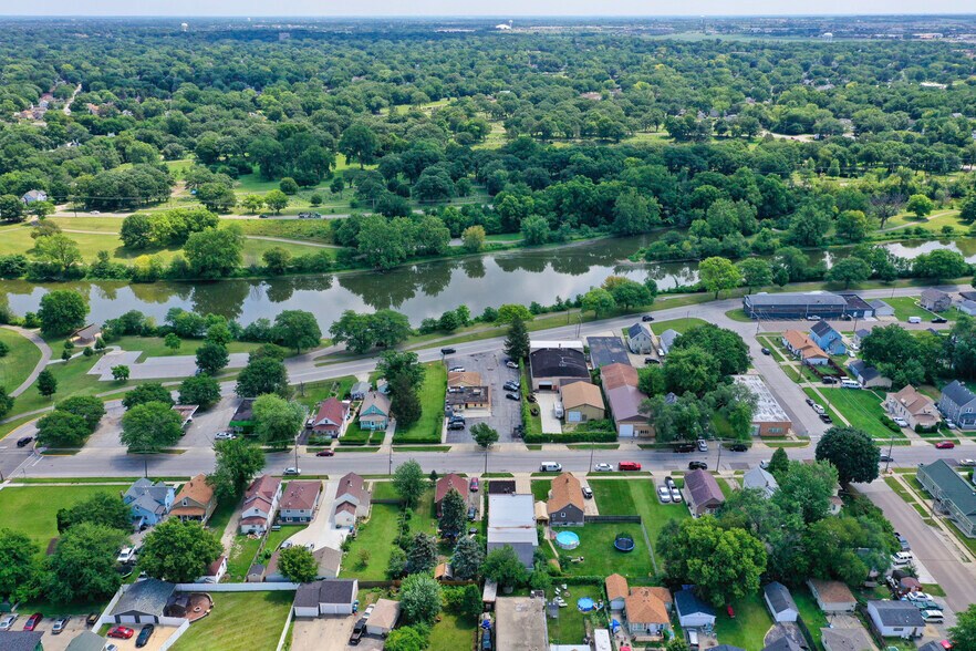 More Photos Of 835 S River St, Aurora Restaurant For Sale