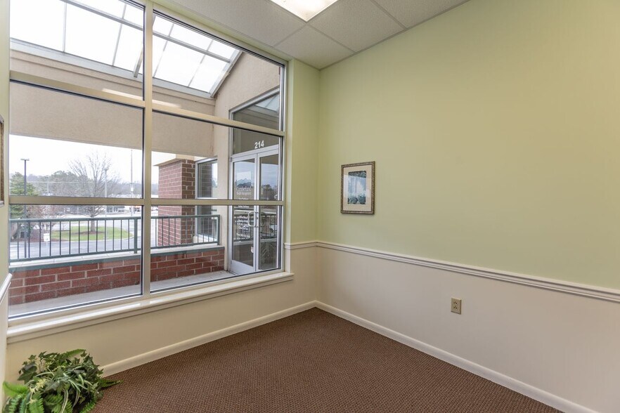 More Photos Of 1143 Oak Ridge Tpke, Oak Ridge Restaurant For Sale