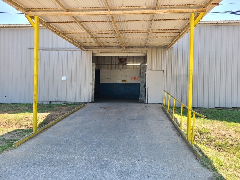 More Photos Of 12011 Laney Rd, Tyler Manufacturing For Lease