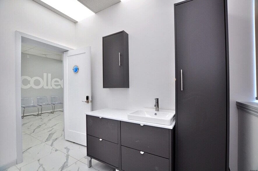 More Photos Of 258 Windsor Ave, Windsor Freestanding For Sale