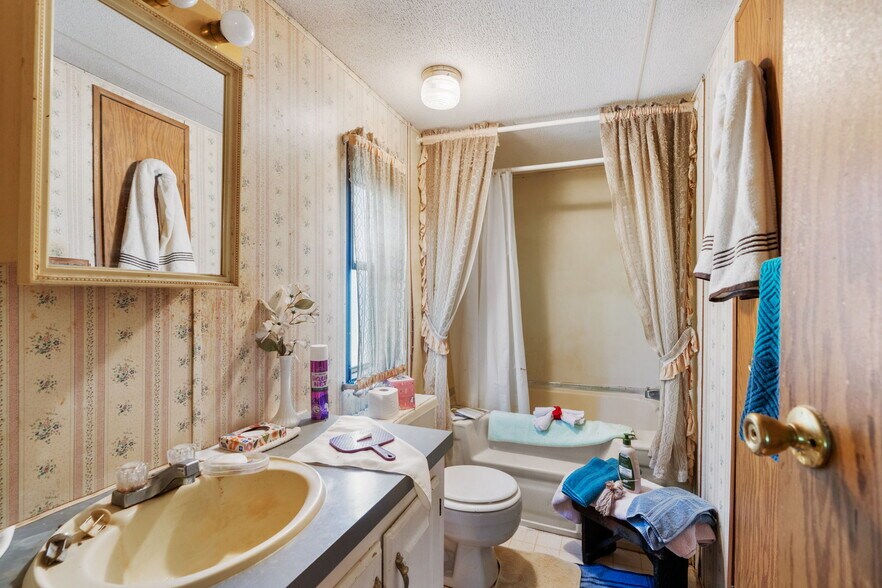 More Photos Of 993 S Hanover St, Pottstown Service For Sale
