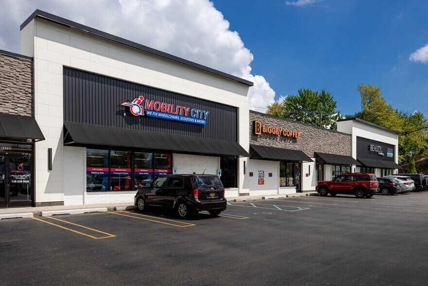 More Photos Of 26710-26780 Southfield Rd, Lathrup Village Storefront Retail Office For Lease