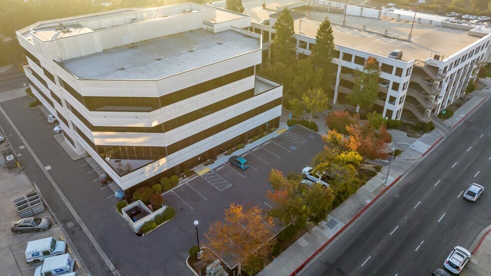 More Photos Of 100 Willow Plz, Visalia Medical For Sale