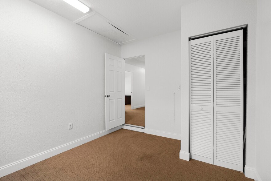 More Photos Of 2672 66th St N, Saint Petersburg Medical For Sale