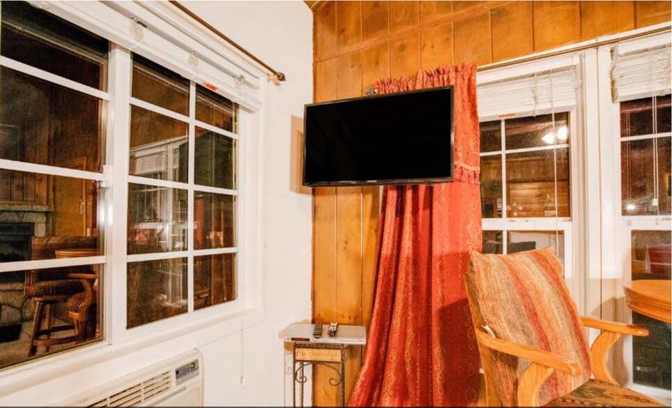 More Photos Of 27992 Rainbow Dr, Lake Arrowhead Hospitality For Sale
