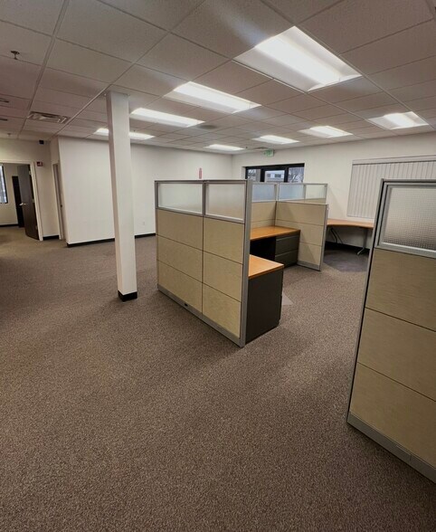 More Photos Of 585-597 W 9400 S, Sandy Warehouse For Lease
