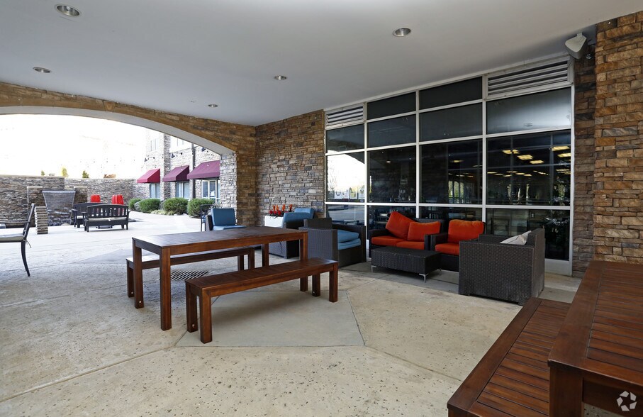 More Photos Of 900 E Six Forks Rd, Raleigh Apartments For Lease