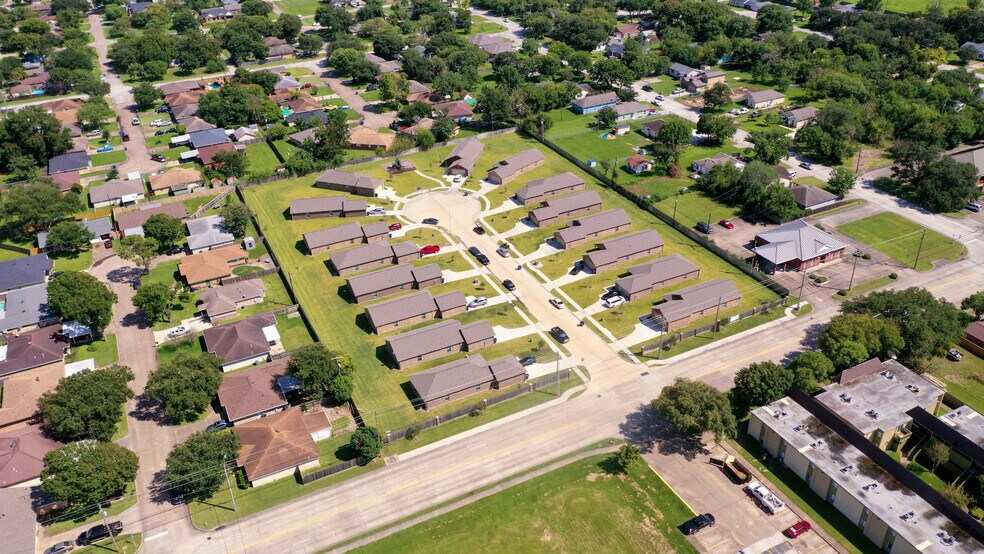 More Photos Of 2401 - 2430 14th Ave N, Texas City Apartments For Sale