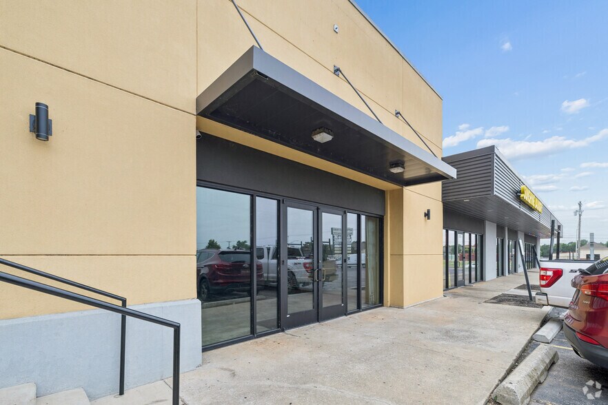 More Photos Of 9120-9146 N Macarthur Blvd, Oklahoma City General Retail For Sale